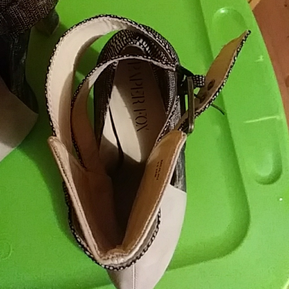 Heels - Picture 2 of 3